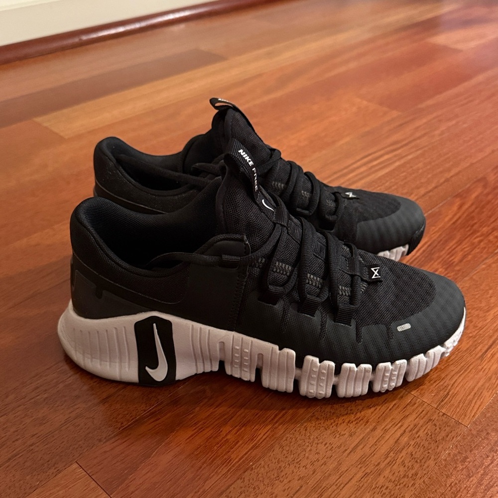 Nike Metcon 5 Black and White 8